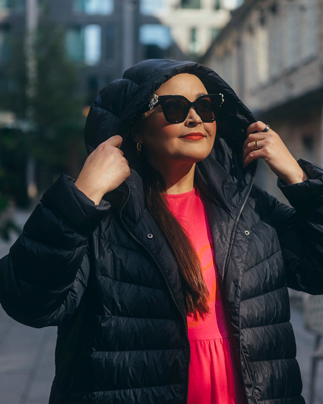 Säde lätt dunjacka plus size kolsvart