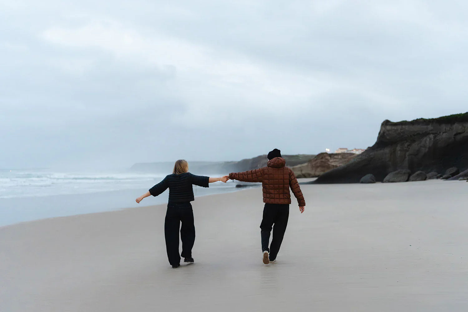 Sand & Sea – en ultralätt dunplaggskollektion för ett rörligt liv