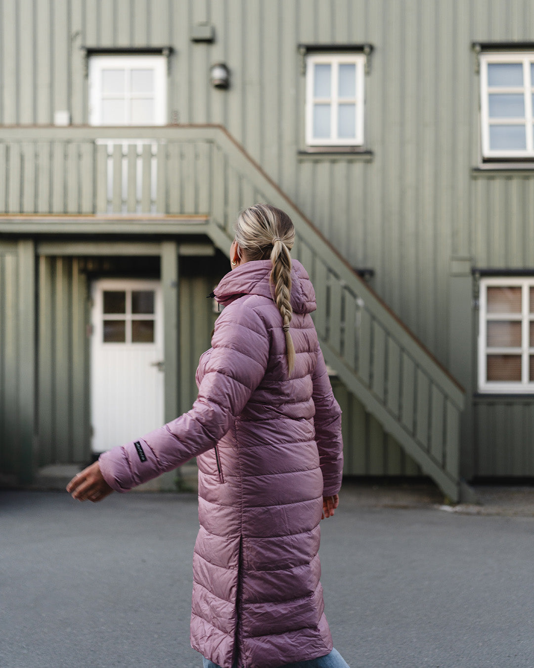 Hanne lätt dunjacka vildblomma
