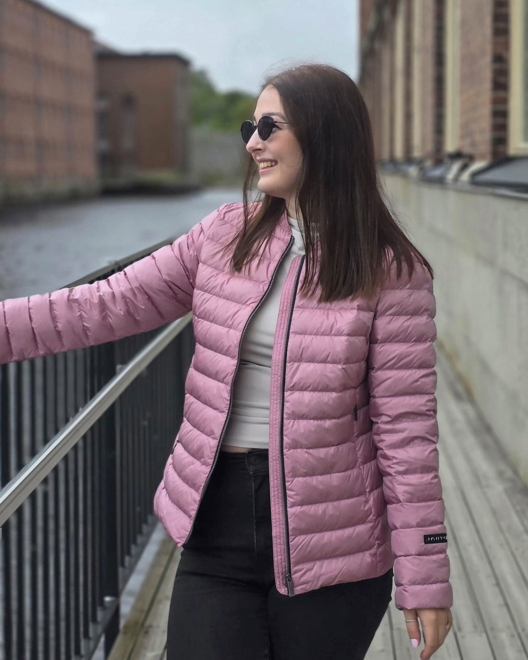 Maana lätt dunjacka vildblomma