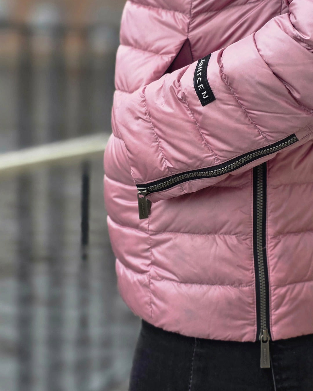 Maana lätt dunjacka vildblomma